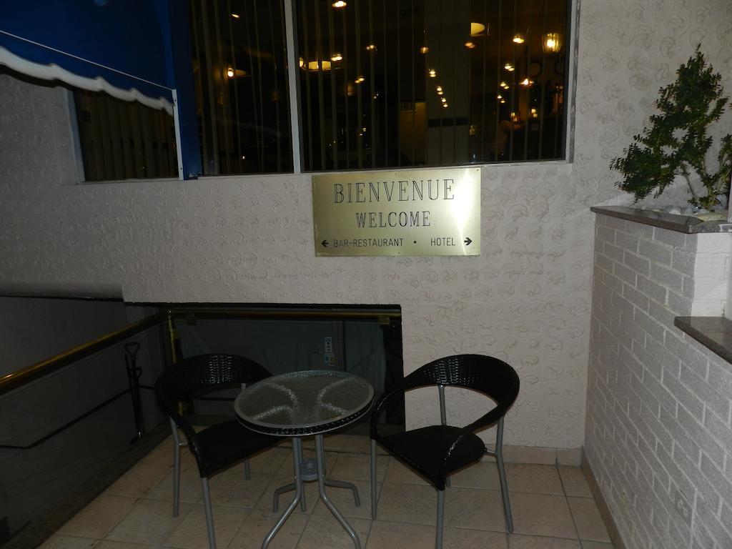 L'Auberge De L'Aeroport Inn Dorval Bagian luar foto