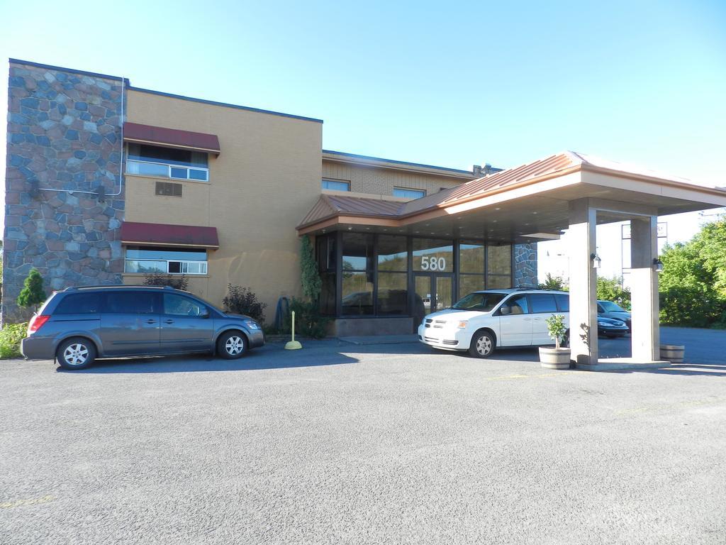 L'Auberge De L'Aeroport Inn Dorval Bagian luar foto